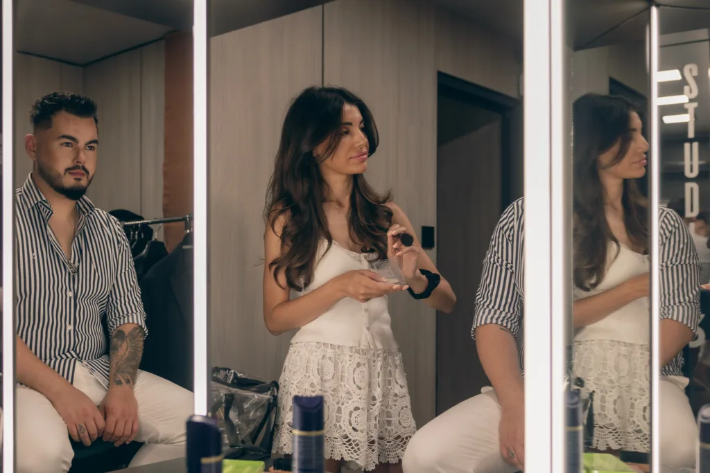 Зона за подготовка (Backstage & Stylist area)