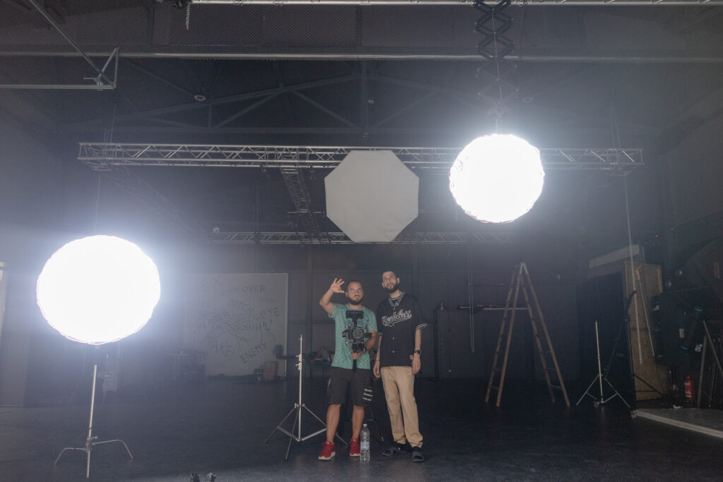 „Преродена“ на Сияна Зонева. Клипът е заснеман от Eclipse Vision в STUDIO 3 Варна.