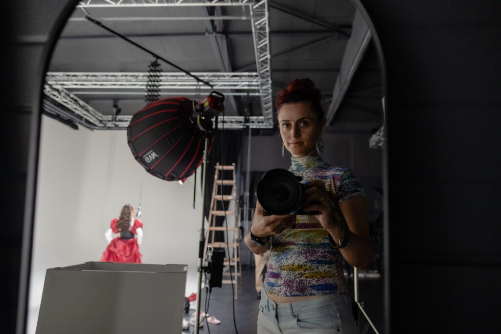 „Преродена“ на Сияна Зонева. Клипът е заснеман от Eclipse Vision в STUDIO 3 Варна.