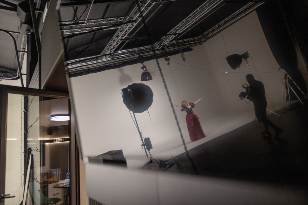 „Преродена“ на Сияна Зонева. Клипът е заснеман от Eclipse Vision в STUDIO 3 Варна.