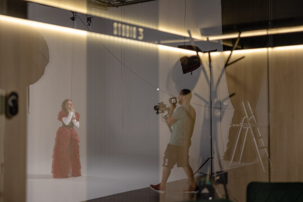 „Преродена“ на Сияна Зонева. Клипът е заснеман от Eclipse Vision в STUDIO 3 Варна.