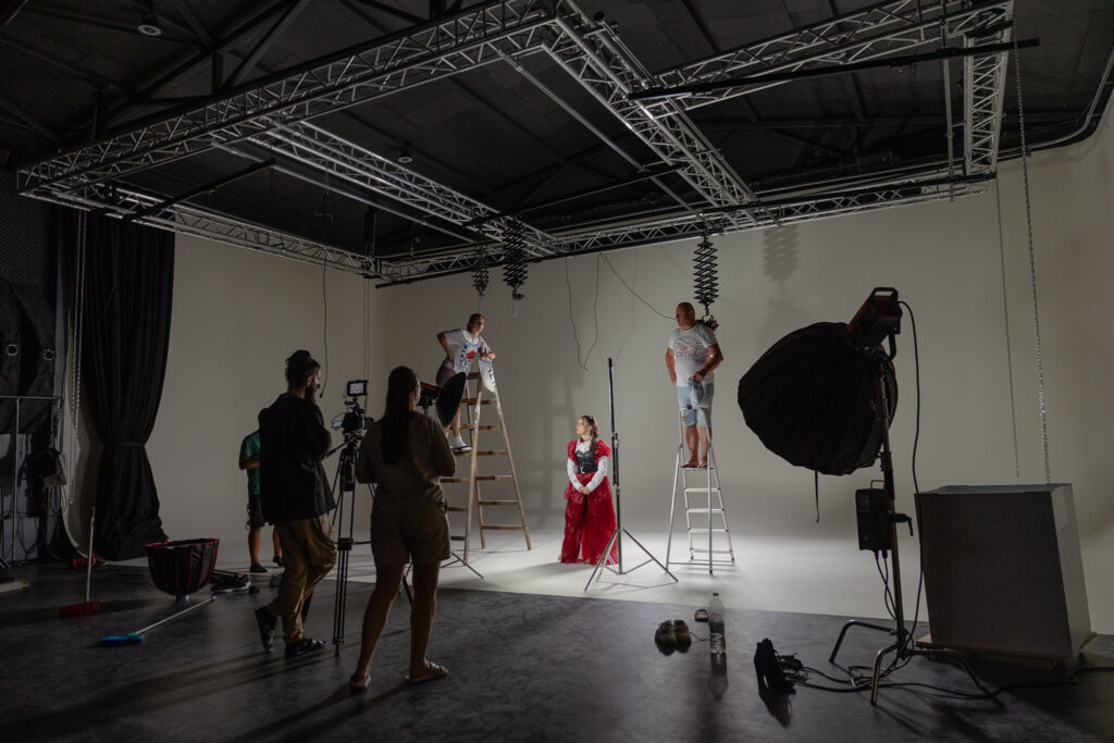 „Преродена“ на Сияна Зонева. Клипът е заснеман от Eclipse Vision в STUDIO 3 Варна.