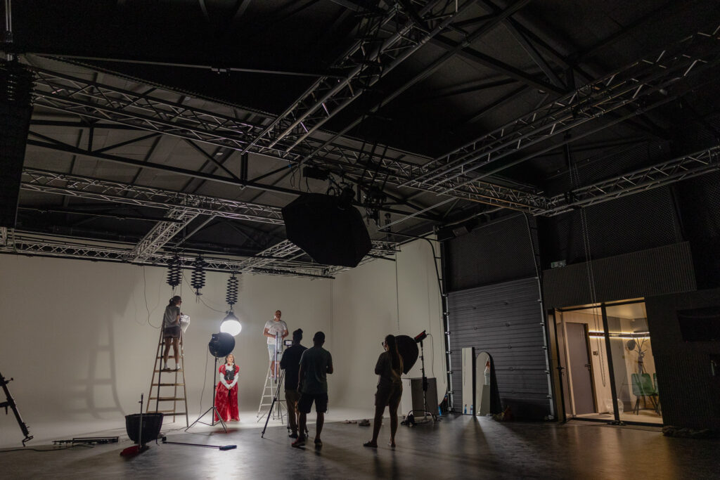 „Преродена“ на Сияна Зонева. Клипът е заснеман от Eclipse Vision в STUDIO 3 Варна.